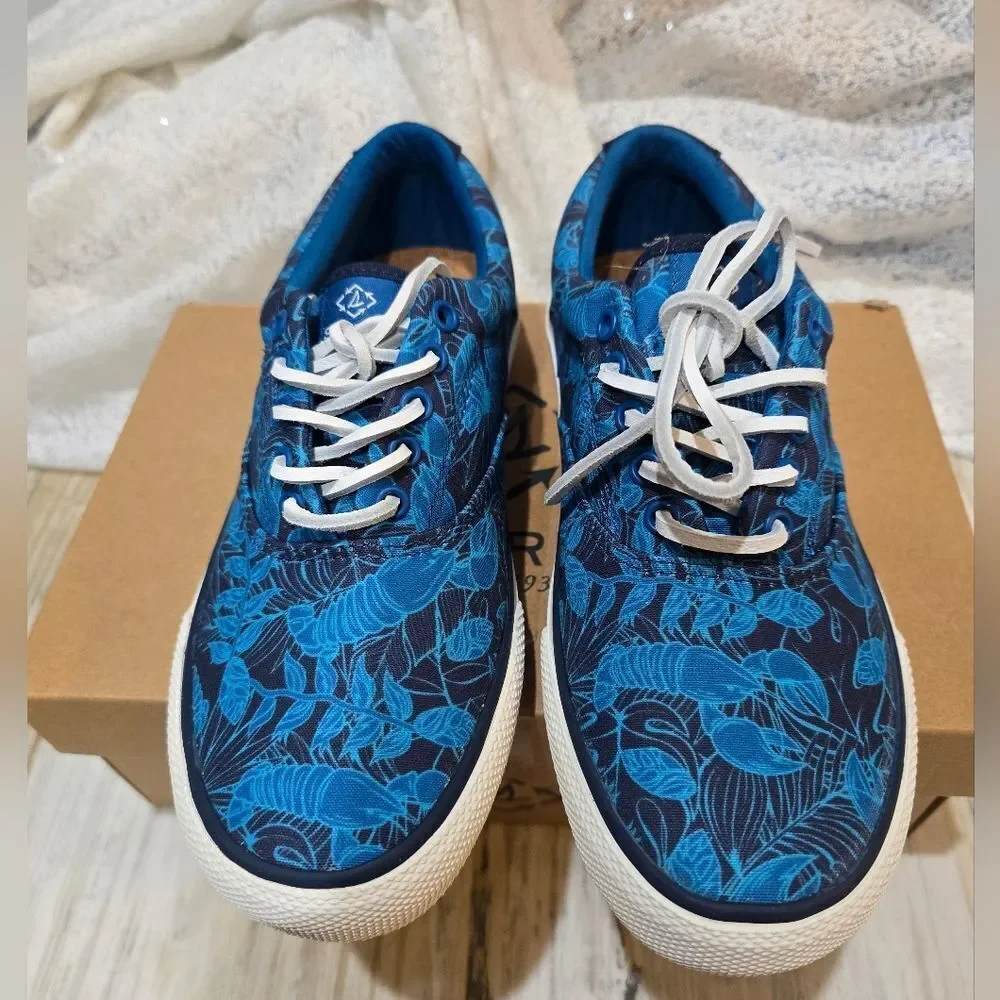 Sperry Striper II CVO sneakers in a Blue Lobster New In Box Sz 4.5